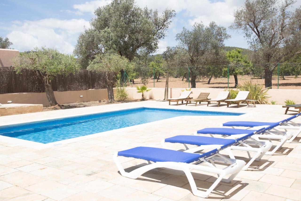 Villa Tom Is Near To Playa Den Bossa Sant Jordi de ses Salines Exteriör bild