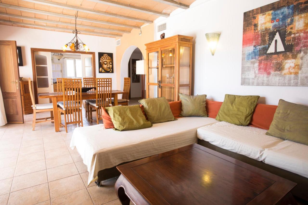 Villa Tom Is Near To Playa Den Bossa Sant Jordi de ses Salines Exteriör bild