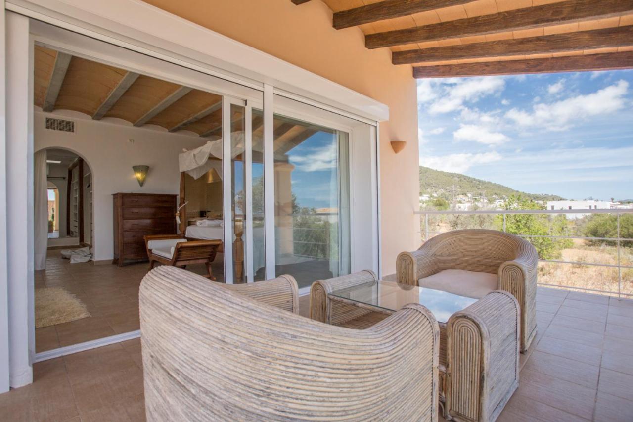 Villa Tom Is Near To Playa Den Bossa Sant Jordi de ses Salines Exteriör bild